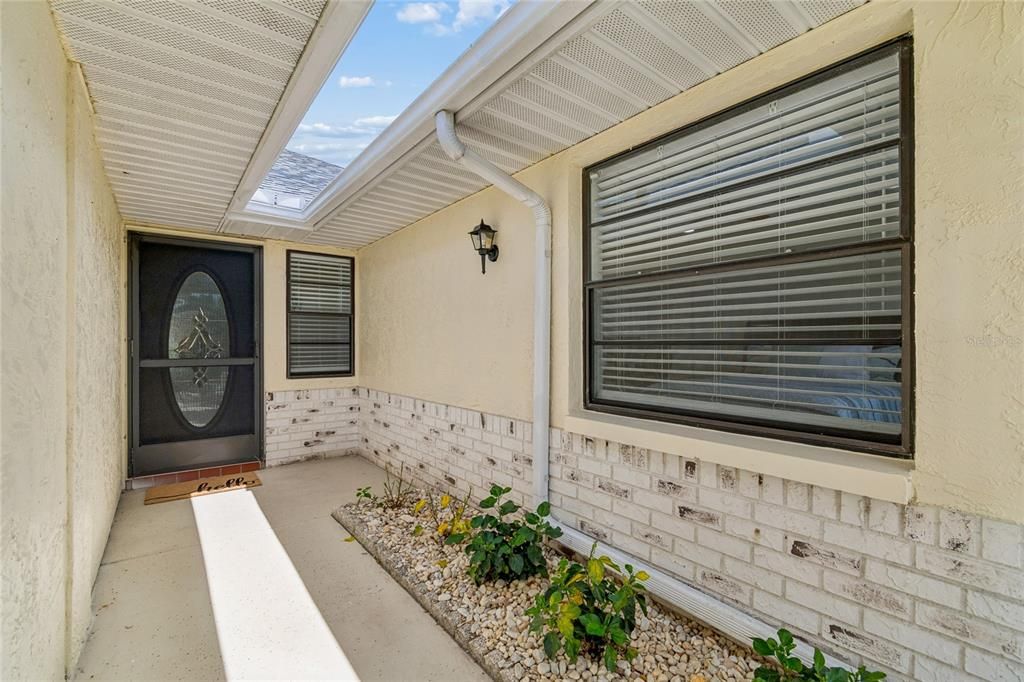 For Sale: $299,990 (2 beds, 2 baths, 1733 Square Feet)