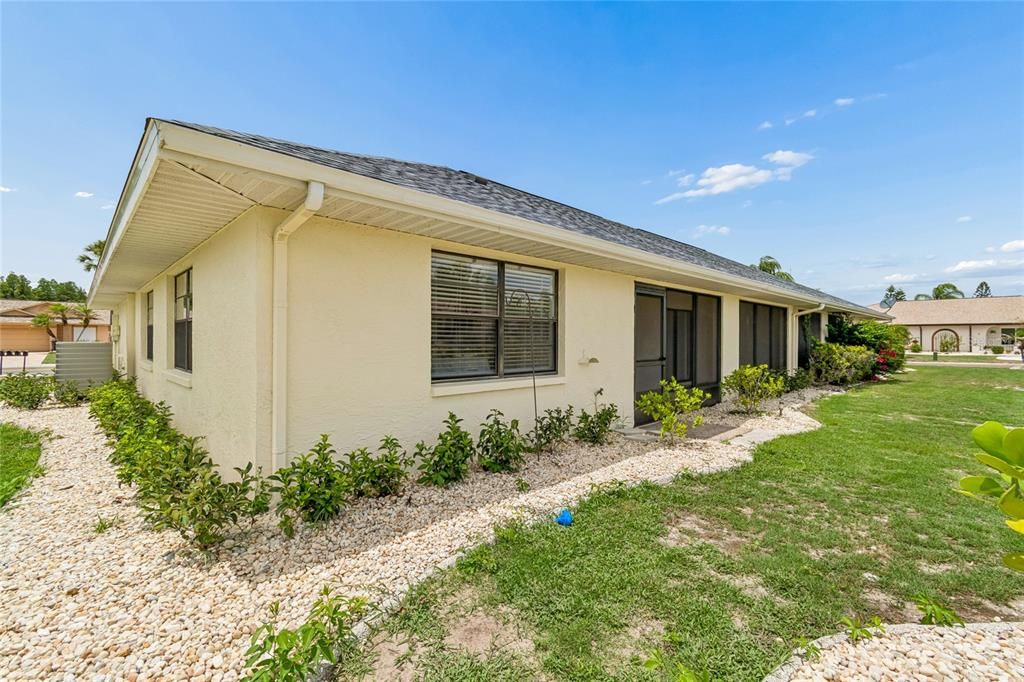 For Sale: $299,990 (2 beds, 2 baths, 1733 Square Feet)