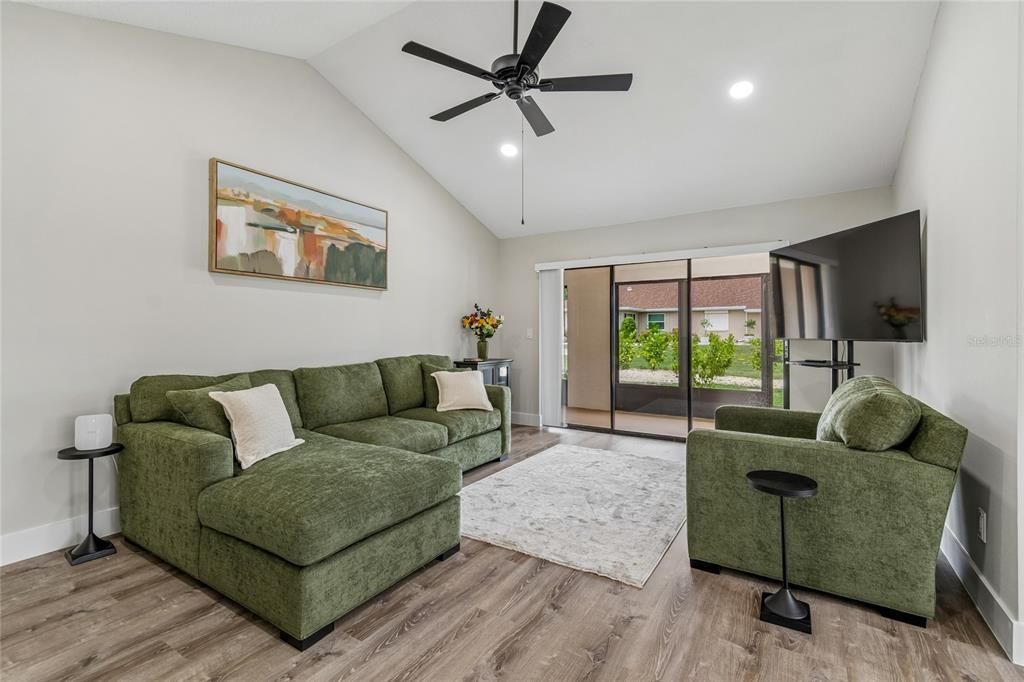 For Sale: $299,990 (2 beds, 2 baths, 1733 Square Feet)