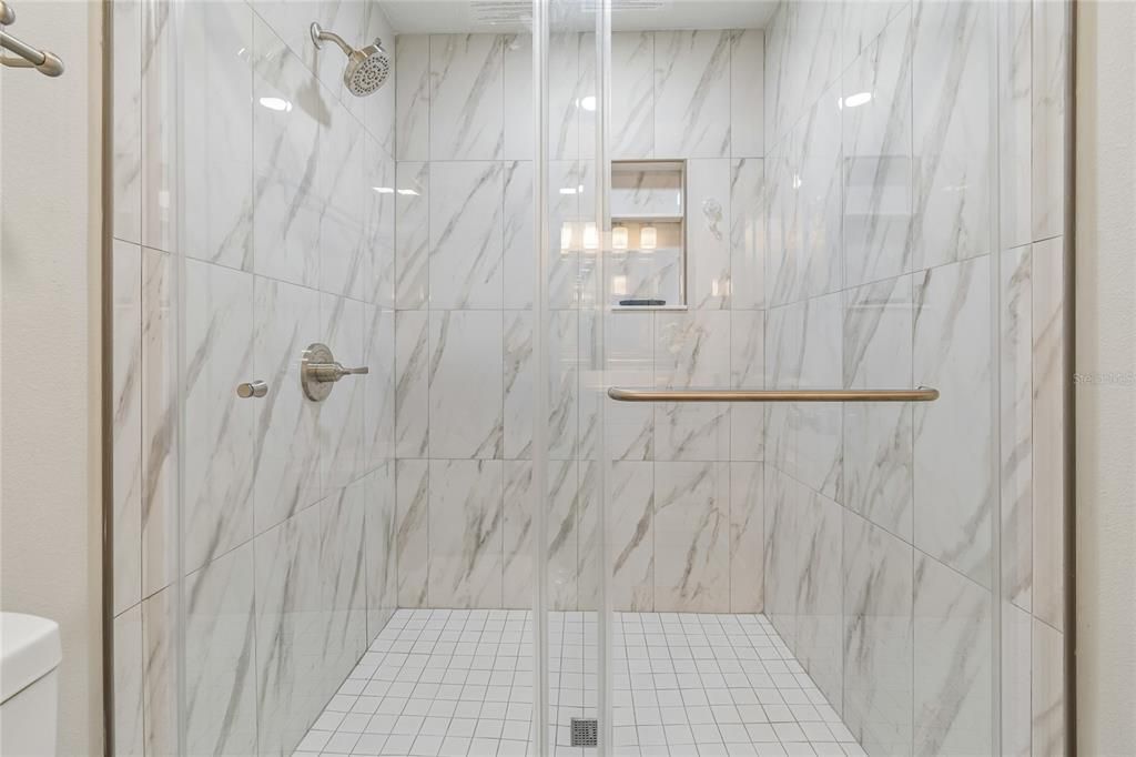 For Sale: $299,990 (2 beds, 2 baths, 1733 Square Feet)
