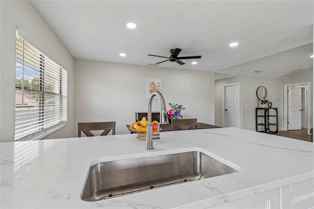 For Sale: $299,990 (2 beds, 2 baths, 1733 Square Feet)
