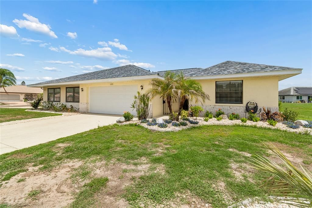 For Sale: $299,990 (2 beds, 2 baths, 1733 Square Feet)