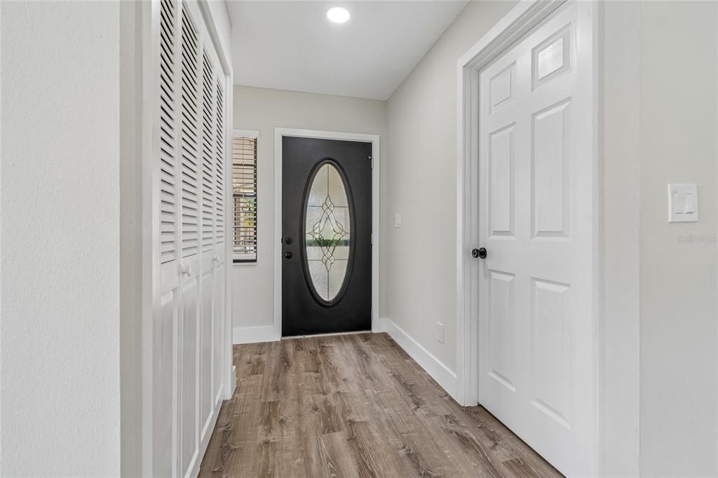 For Sale: $299,990 (2 beds, 2 baths, 1733 Square Feet)