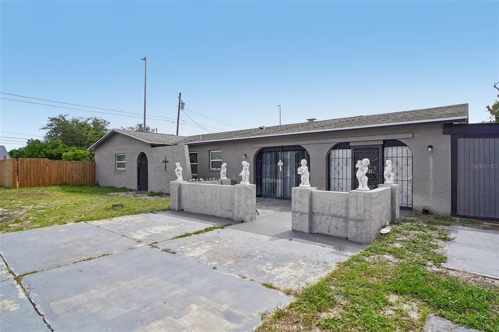 En Venta: $460,000 (4 camas, 2 baños, 1948 Pies cuadrados)