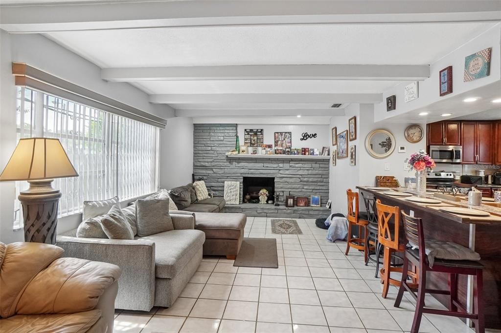 En Venta: $460,000 (4 camas, 2 baños, 1948 Pies cuadrados)