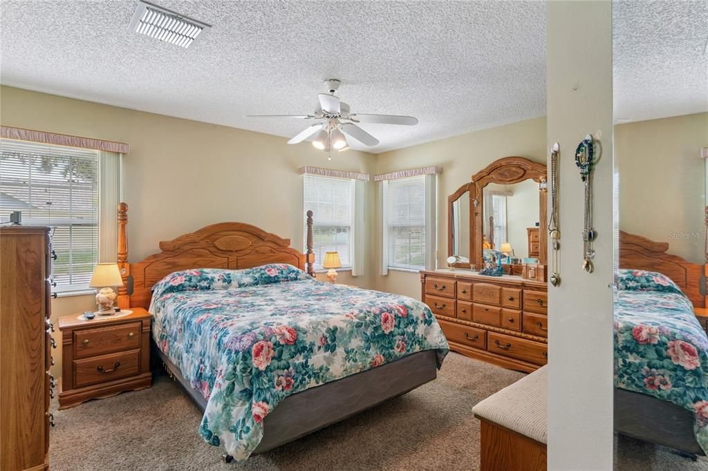 For Sale: $194,000 (2 beds, 2 baths, 1201 Square Feet)