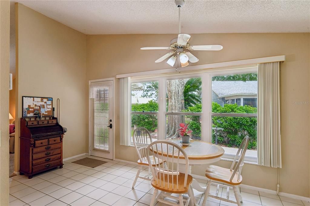 For Sale: $194,000 (2 beds, 2 baths, 1201 Square Feet)
