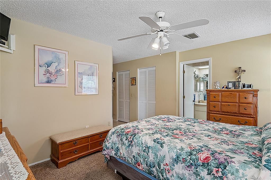 For Sale: $194,000 (2 beds, 2 baths, 1201 Square Feet)