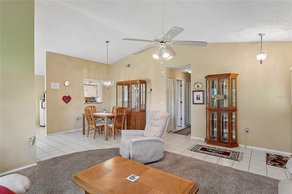 For Sale: $194,000 (2 beds, 2 baths, 1201 Square Feet)