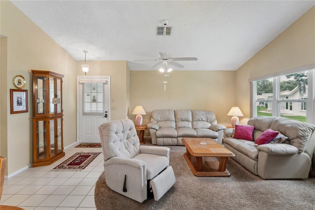 For Sale: $194,000 (2 beds, 2 baths, 1201 Square Feet)
