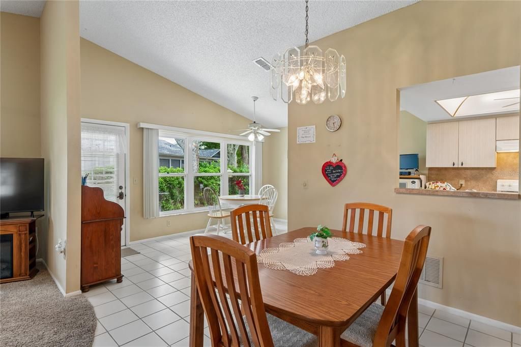For Sale: $194,000 (2 beds, 2 baths, 1201 Square Feet)