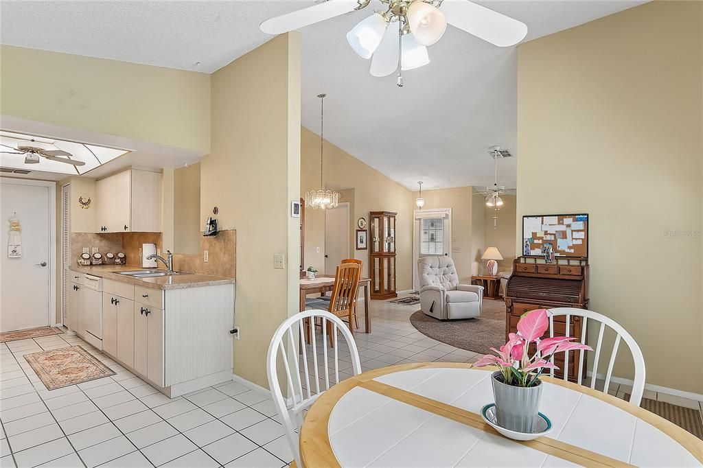 For Sale: $194,000 (2 beds, 2 baths, 1201 Square Feet)