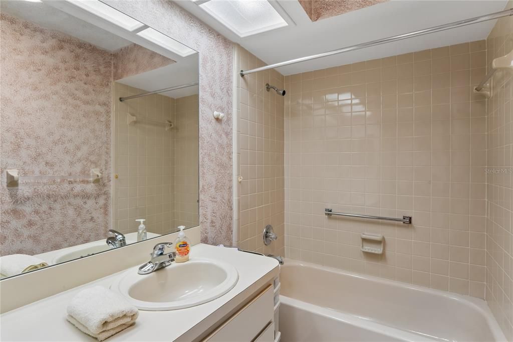 For Sale: $194,000 (2 beds, 2 baths, 1201 Square Feet)