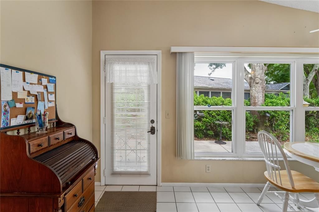 For Sale: $194,000 (2 beds, 2 baths, 1201 Square Feet)