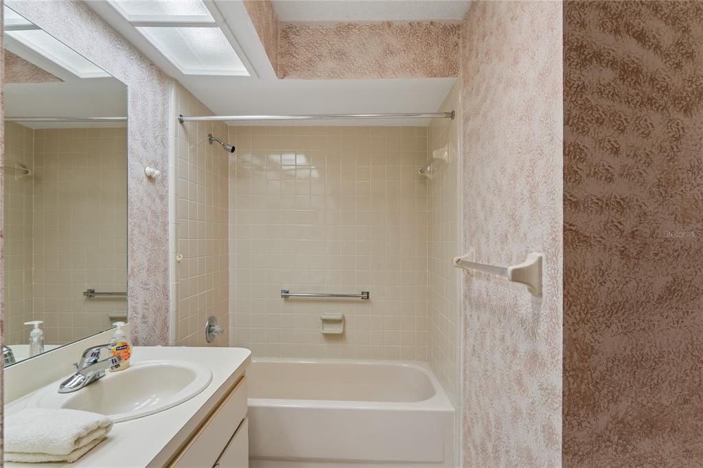 For Sale: $194,000 (2 beds, 2 baths, 1201 Square Feet)