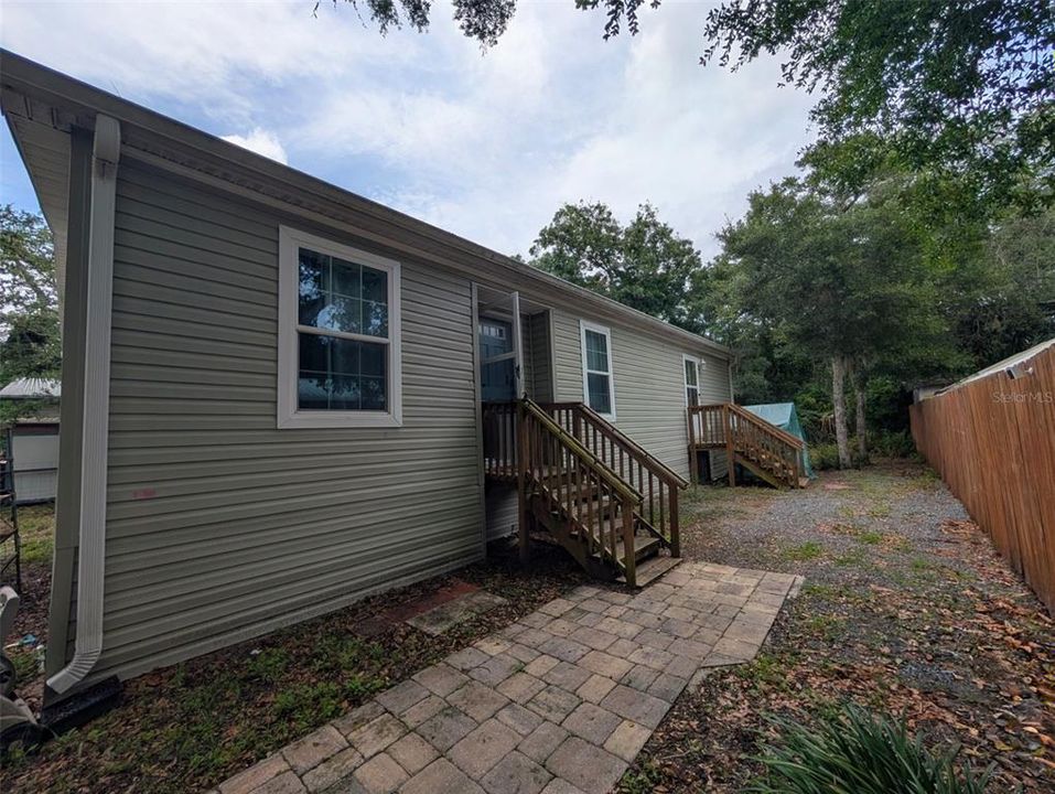 For Sale: $285,000 (3 beds, 2 baths, 1408 Square Feet)