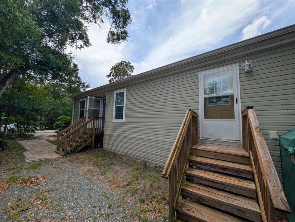 For Sale: $285,000 (3 beds, 2 baths, 1408 Square Feet)
