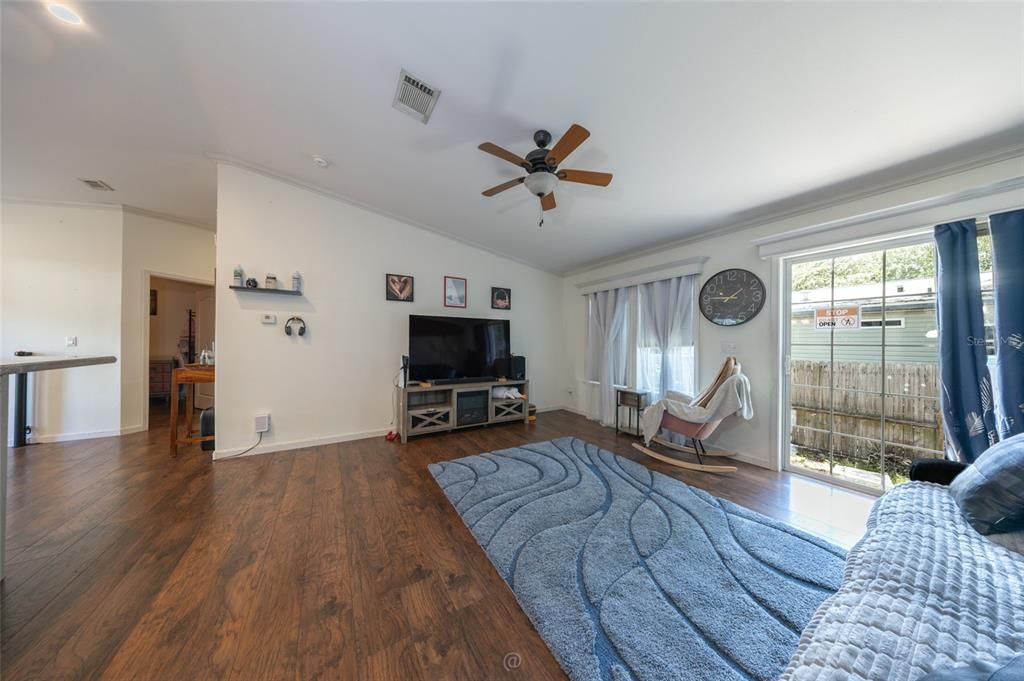 En Venta: $285,000 (3 camas, 2 baños, 1408 Pies cuadrados)