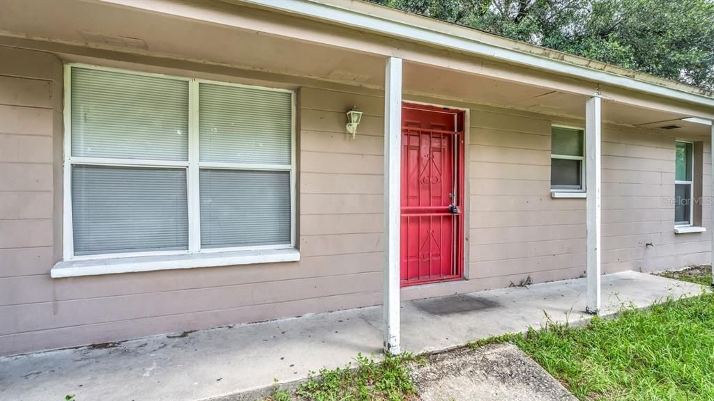 For Sale: $215,000 (3 beds, 1 baths, 864 Square Feet)