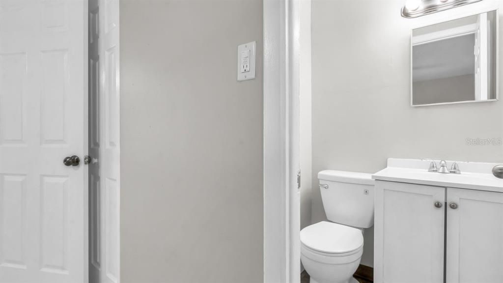 For Sale: $215,000 (3 beds, 1 baths, 864 Square Feet)
