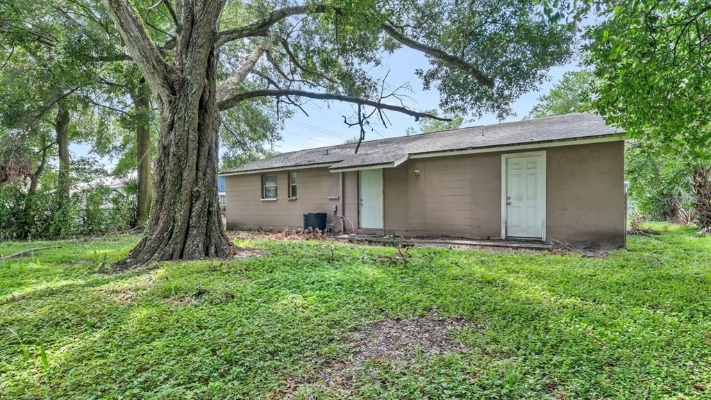 For Sale: $215,000 (3 beds, 1 baths, 864 Square Feet)
