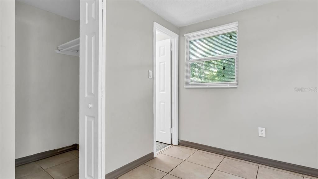 For Sale: $215,000 (3 beds, 1 baths, 864 Square Feet)
