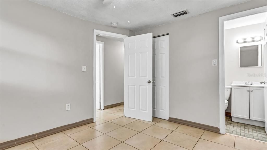 For Sale: $215,000 (3 beds, 1 baths, 864 Square Feet)