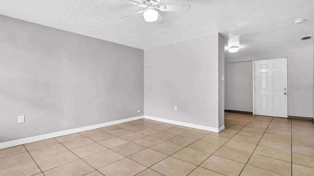 For Sale: $215,000 (3 beds, 1 baths, 864 Square Feet)