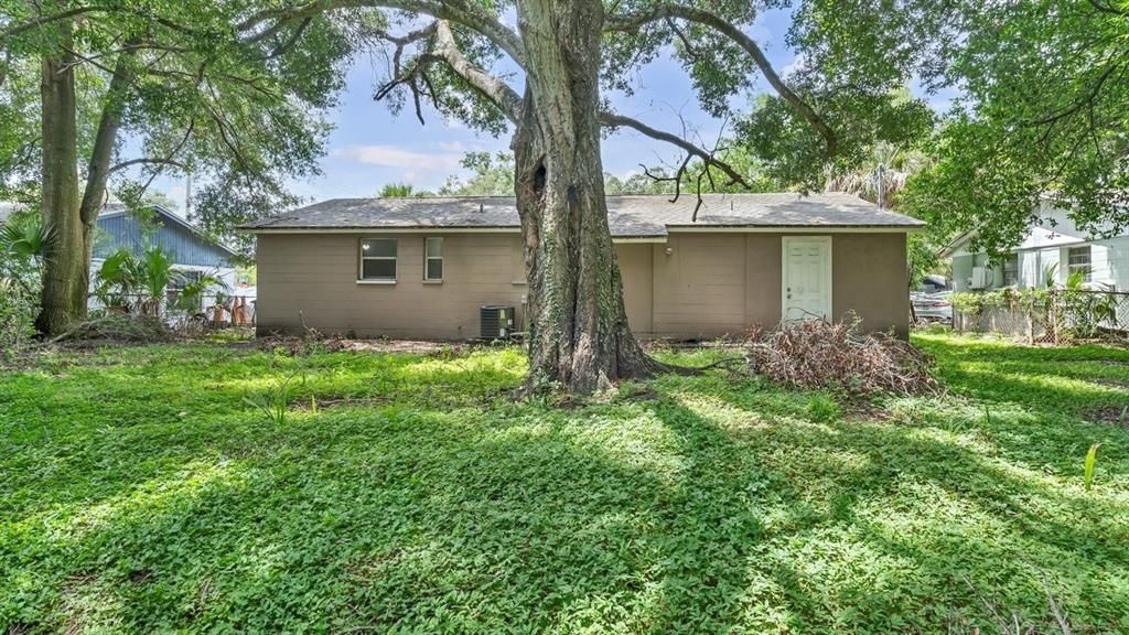 For Sale: $215,000 (3 beds, 1 baths, 864 Square Feet)