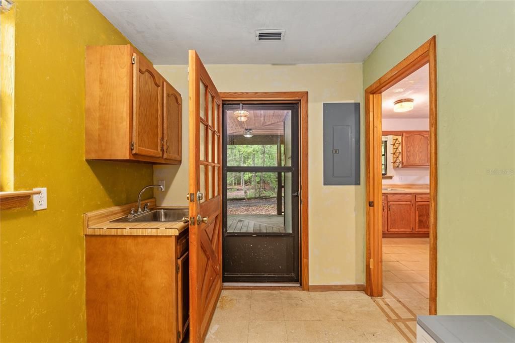 For Sale: $449,000 (3 beds, 2 baths, 1812 Square Feet)
