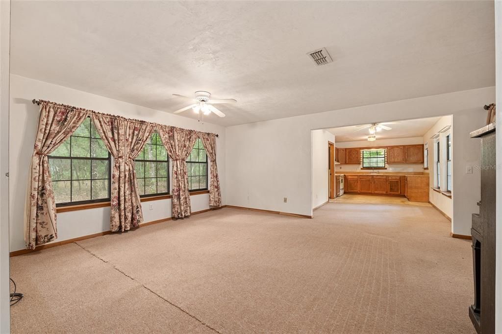 For Sale: $449,000 (3 beds, 2 baths, 1812 Square Feet)