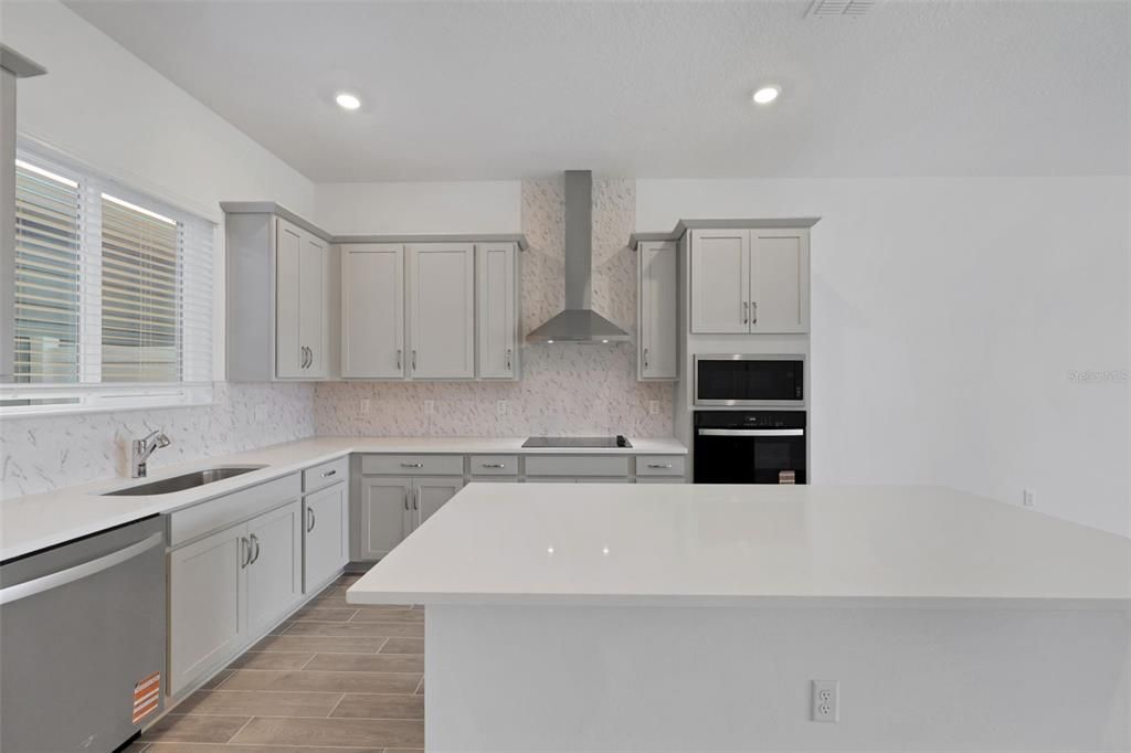 Active With Contract: $337,990 (3 beds, 2 baths, 1767 Square Feet)
