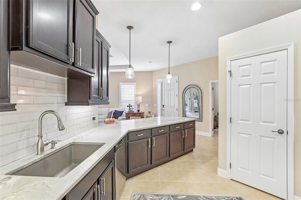 For Sale: $454,500 (2 beds, 2 baths, 1719 Square Feet)