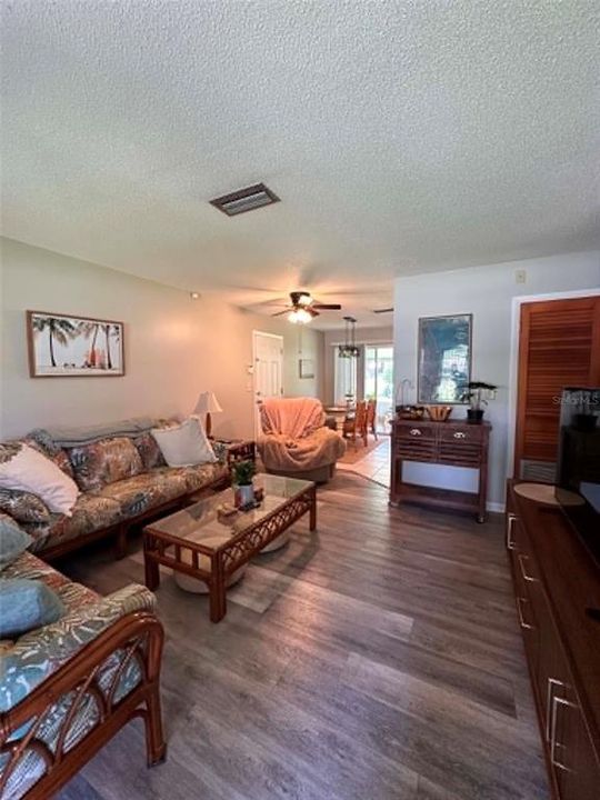 En Venta: $234,000 (3 camas, 2 baños, 936 Pies cuadrados)