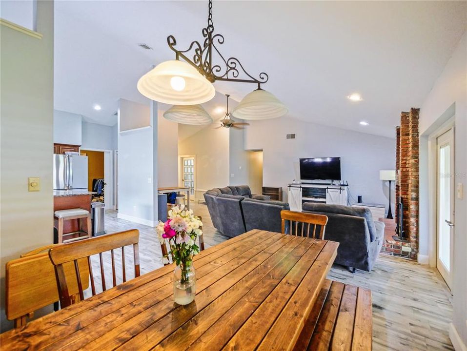 For Sale: $468,000 (4 beds, 2 baths, 1922 Square Feet)