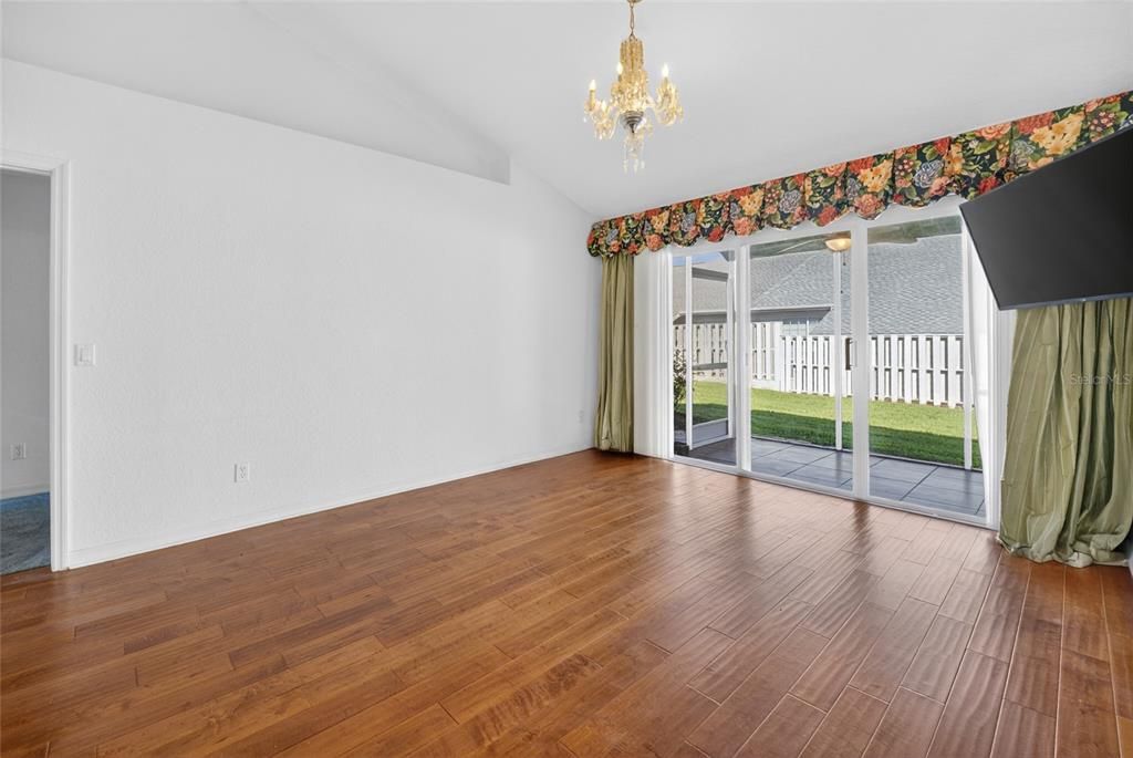 For Sale: $210,000 (2 beds, 2 baths, 1270 Square Feet)