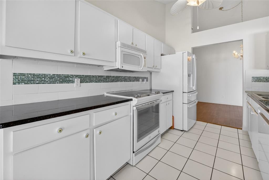 For Sale: $210,000 (2 beds, 2 baths, 1270 Square Feet)
