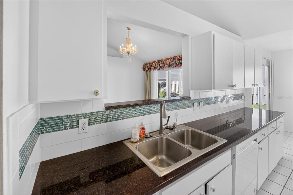For Sale: $210,000 (2 beds, 2 baths, 1270 Square Feet)
