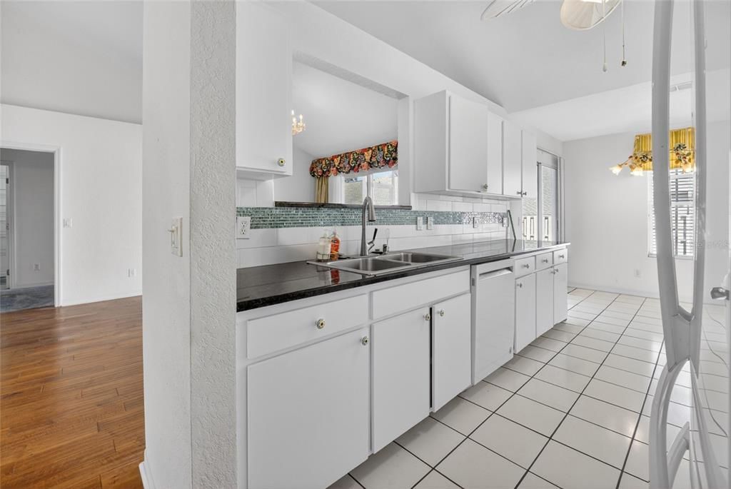 For Sale: $210,000 (2 beds, 2 baths, 1270 Square Feet)