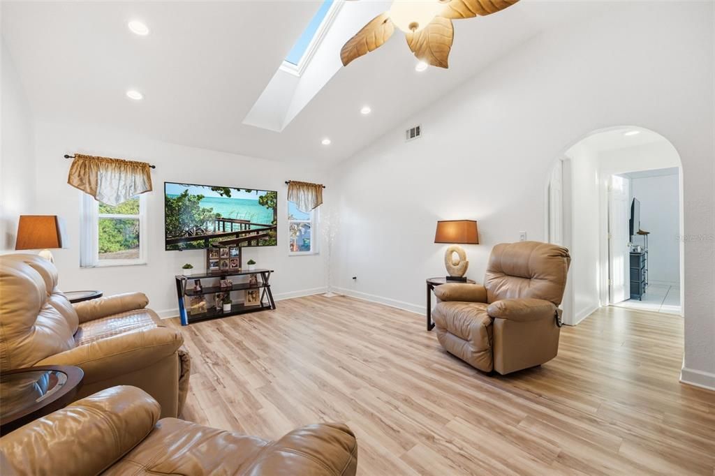 For Sale: $509,900 (3 beds, 2 baths, 1992 Square Feet)