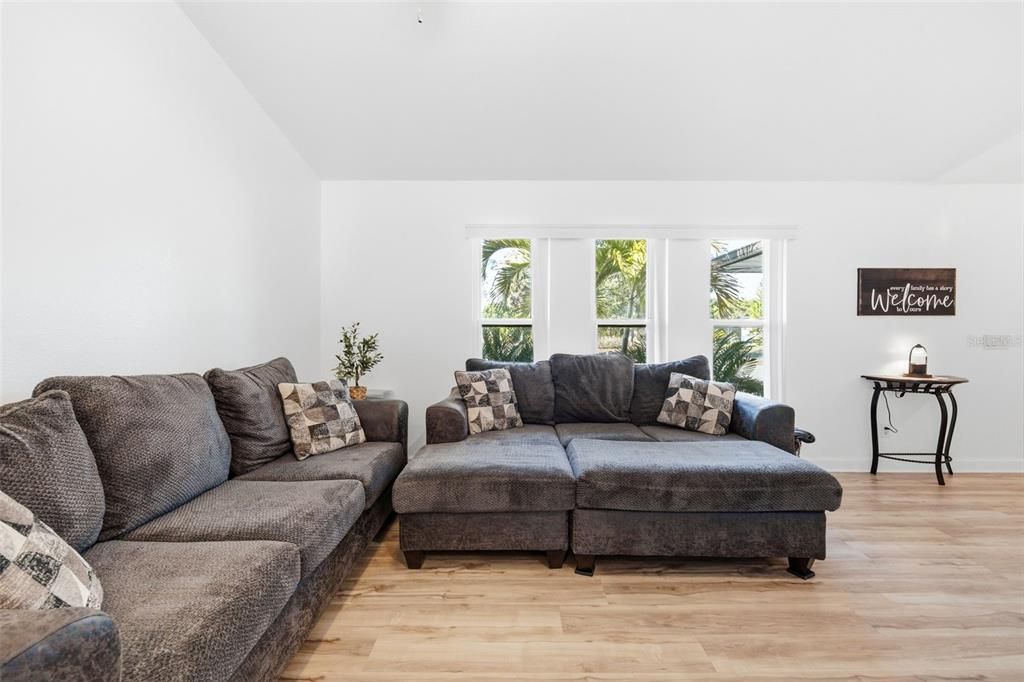 For Sale: $509,900 (3 beds, 2 baths, 1992 Square Feet)