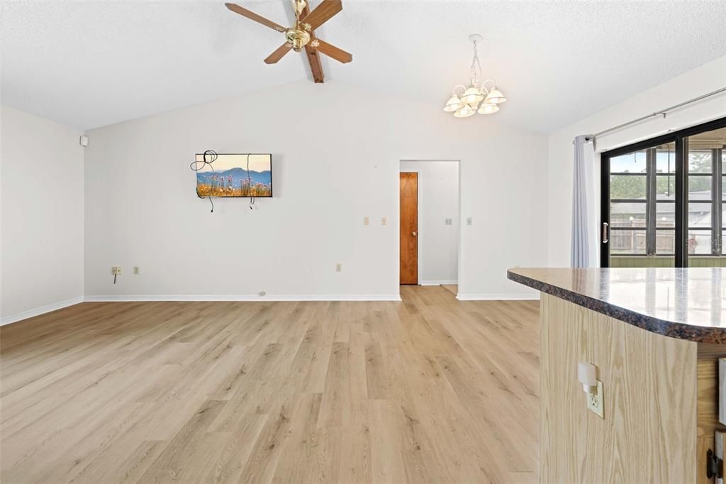 For Sale: $235,000 (2 beds, 2 baths, 1226 Square Feet)