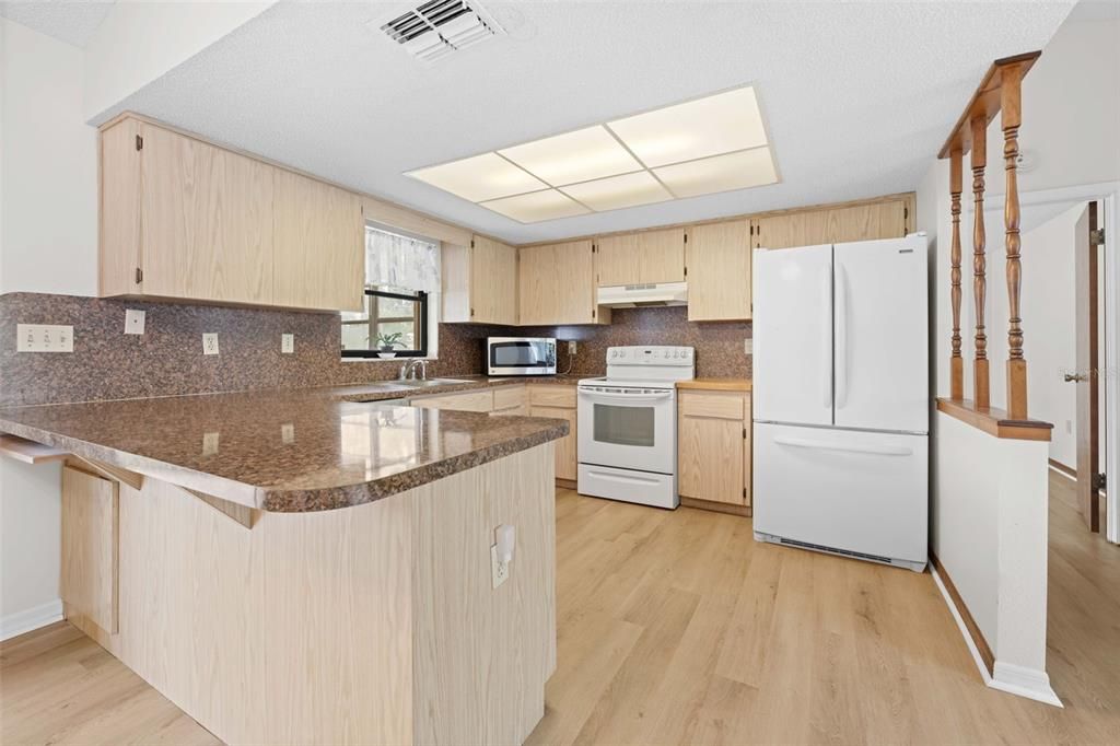 For Sale: $235,000 (2 beds, 2 baths, 1226 Square Feet)