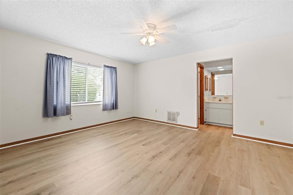 For Sale: $235,000 (2 beds, 2 baths, 1226 Square Feet)