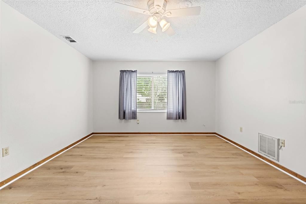 For Sale: $235,000 (2 beds, 2 baths, 1226 Square Feet)