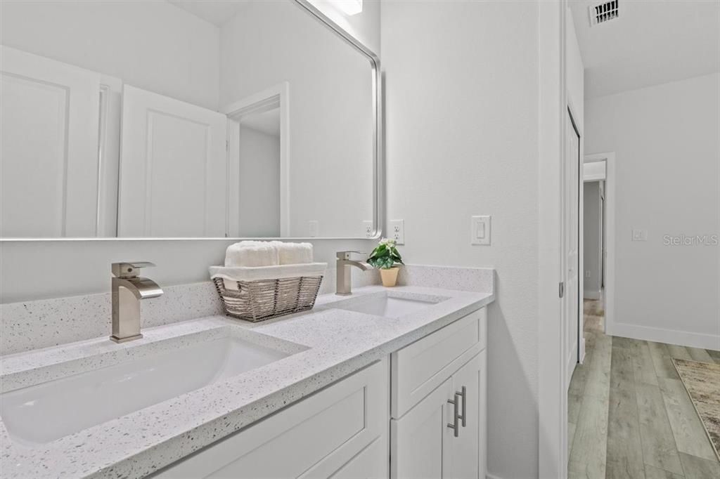 For Sale: $374,900 (4 beds, 3 baths, 1891 Square Feet)