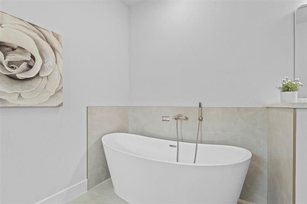 For Sale: $374,900 (4 beds, 3 baths, 1891 Square Feet)