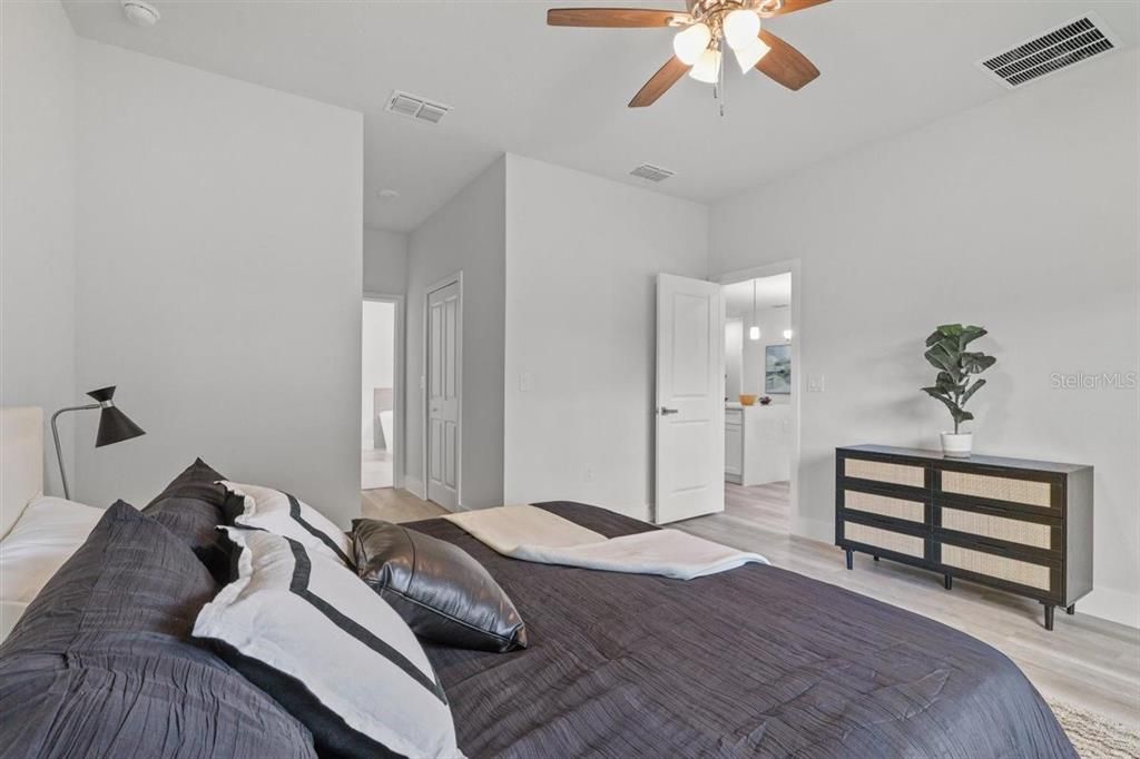 For Sale: $374,900 (4 beds, 3 baths, 1891 Square Feet)