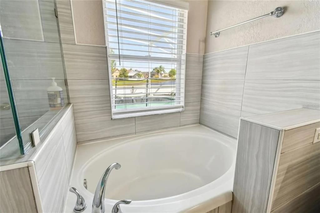 For Sale: $449,900 (4 beds, 2 baths, 1955 Square Feet)