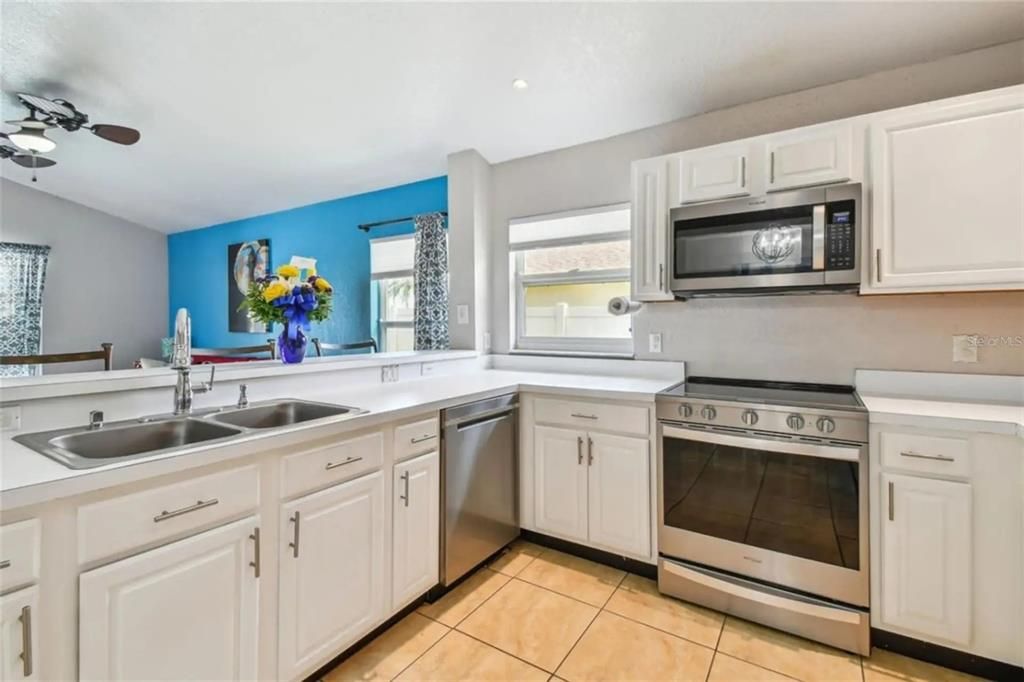 For Sale: $449,900 (4 beds, 2 baths, 1955 Square Feet)